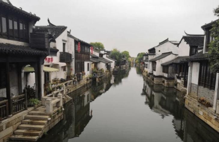 逃离潮湿的房屋