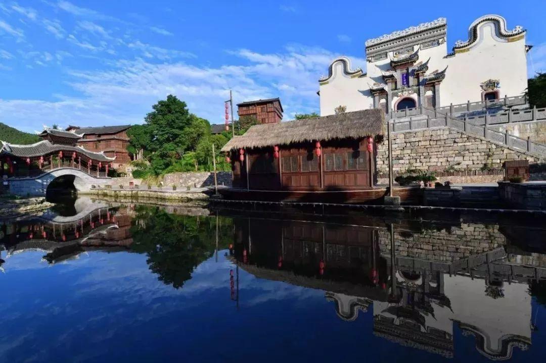 网友裸辞旅游被前同事讽刺，为什么越来越多的年轻人会尝试裸辞？你觉得裸辞需要什么条件？游戏画面
